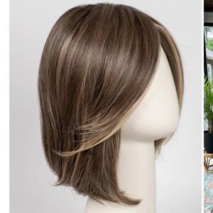 Raquel Welch Portait Mode wig